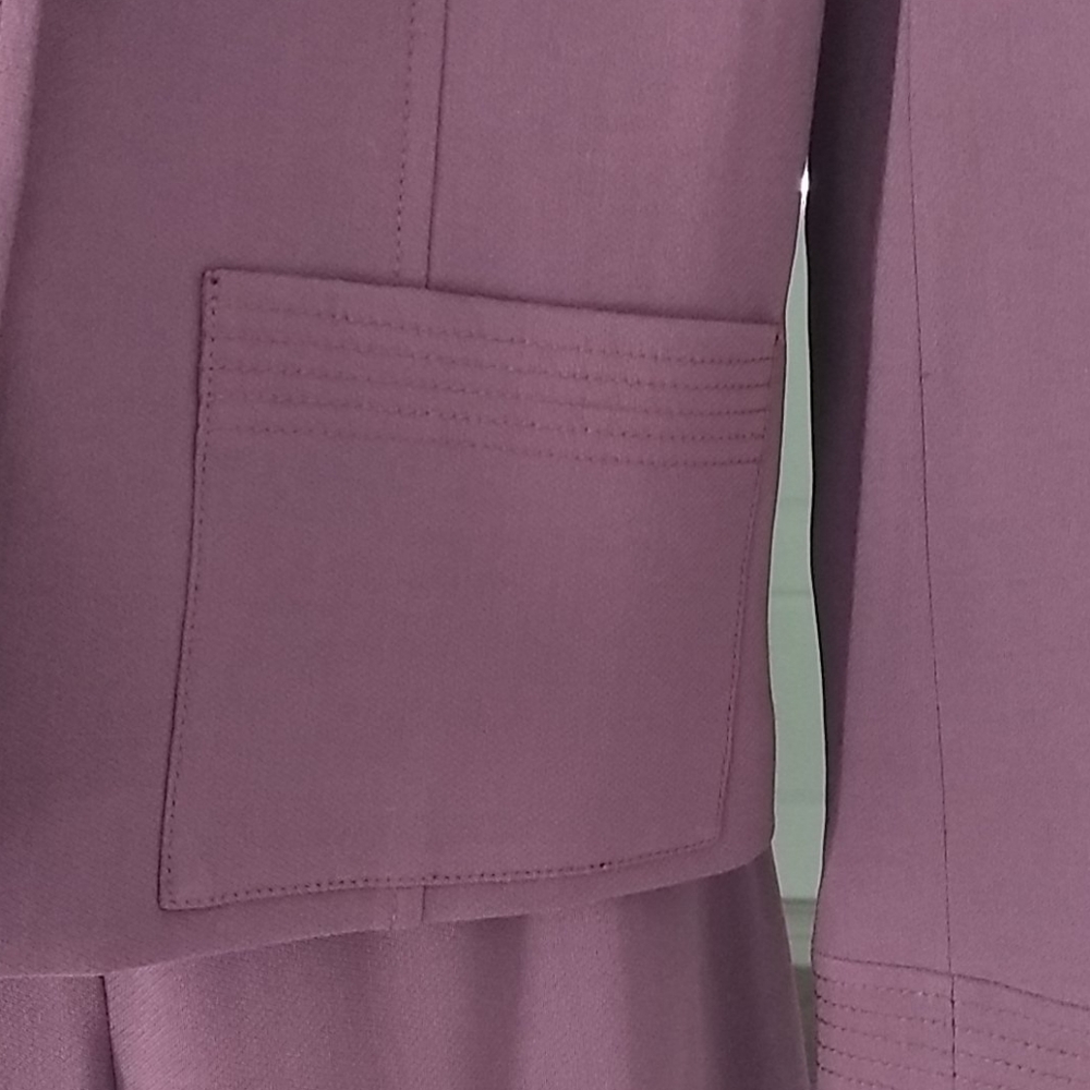 St John suit - Picture 5 of 9